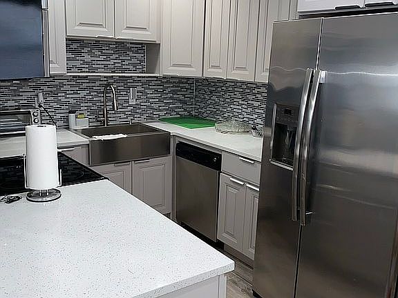 3rd image of 3860 Jackson Blvd