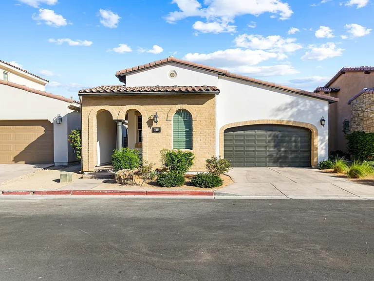 80445 Platinum Way — Photo 32