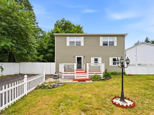 14 Nevada Rd, West Babylon, NY 11704
