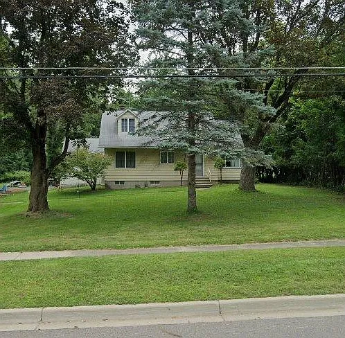 826 Irwin Ave — Photo 1