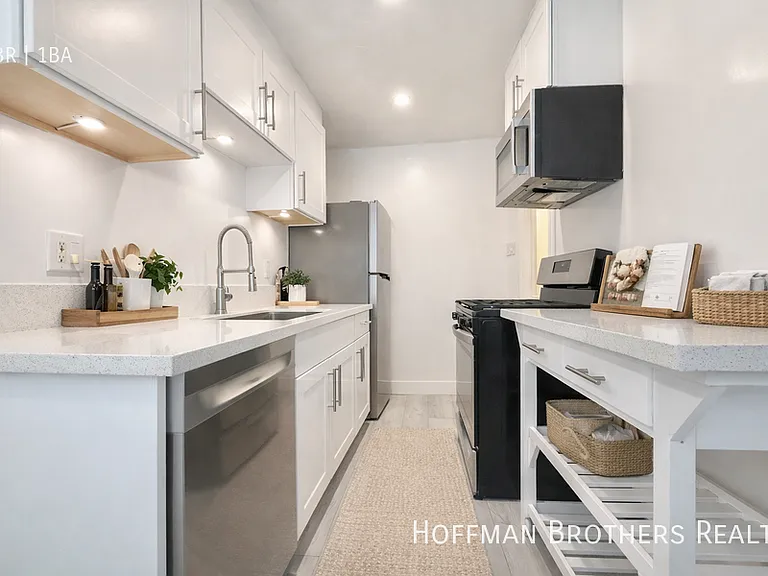 6631 Fountain Ave — Photo 1