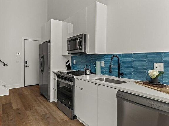 4th image of 416 W Girard Ave #6