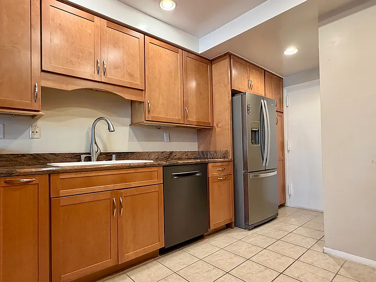 10707 Camarillo St #214 — Photo 13
