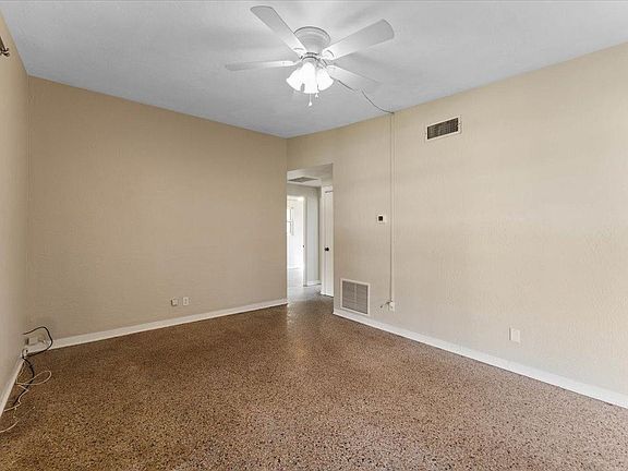 5th image of 404 Acacia Cir