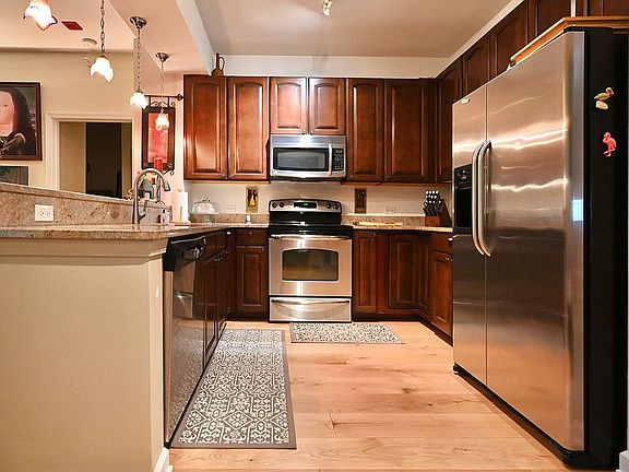 5th image of 1629 S Prairie Ave Unit 1508