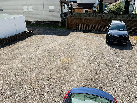 5th image of 606 E 10th Ave