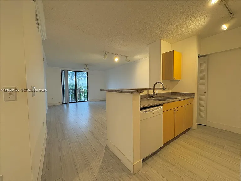 1919 Van Buren St #506A — Photo 5