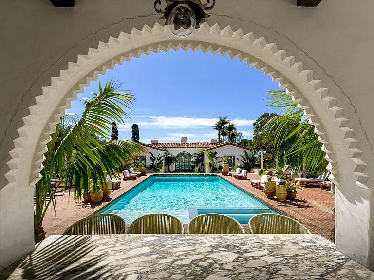 680 Buena Vista Dr — Photo 32