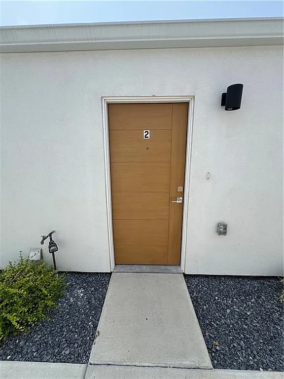 Building Photo - 1200 E Hibiscus Ave #2