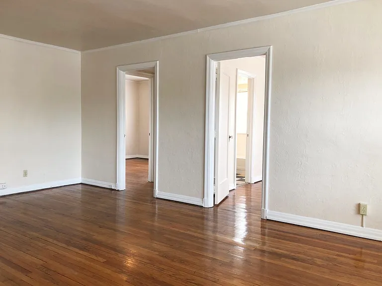 Barrington Apartments — Photo 37
