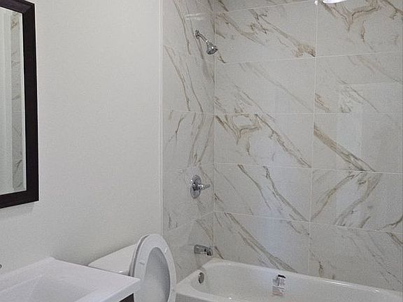 5th image of 315 W 56th St #56315