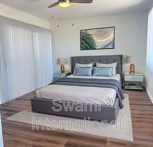 302 W Queen St #24 — Photo 1