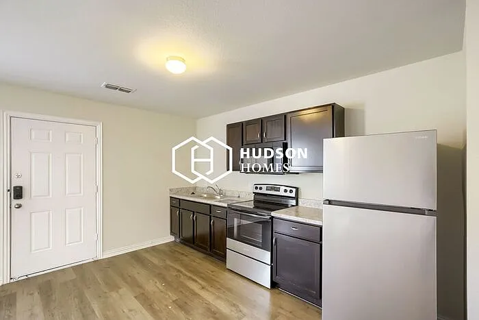 3420 Marshall St #B — Photo 8