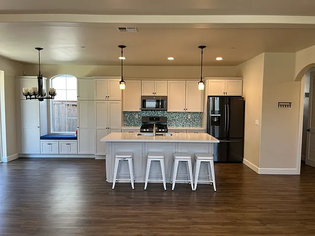 308 Tresana Ln — Photo 6