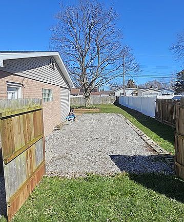 4th image of 3351 Parkway Dr