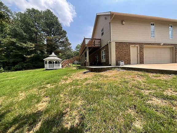5th image of 110 Carriage House Dr