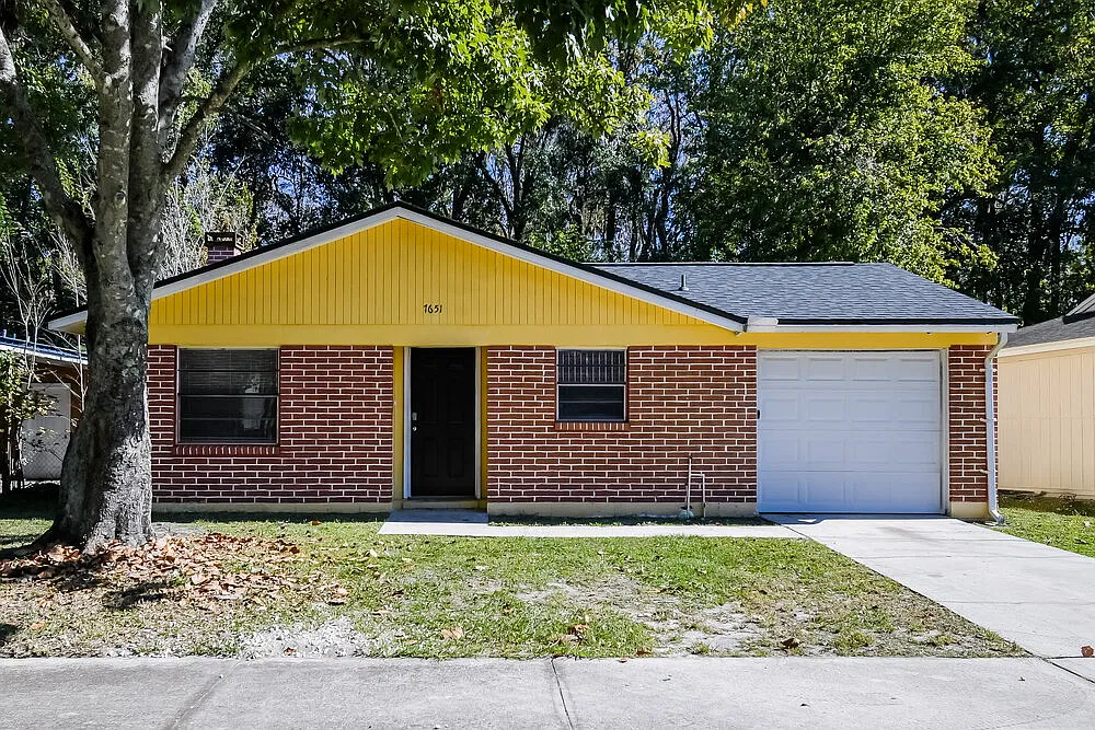 3 bed, 2.0 bath, 980 sqft, $1,435 — Photo 1