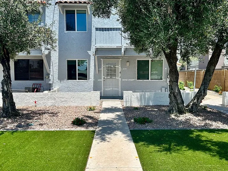 1504 E Indianola Ave — Photo 5