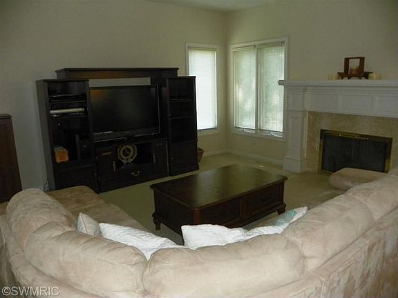 5th image of 2169 Cascade Lakes Cir SE