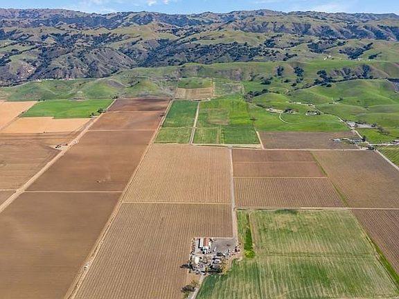 5th image of 3385 Pacheco Pass Hwy
