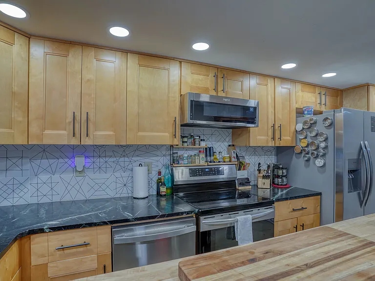 103 S College Ave — Photo 28