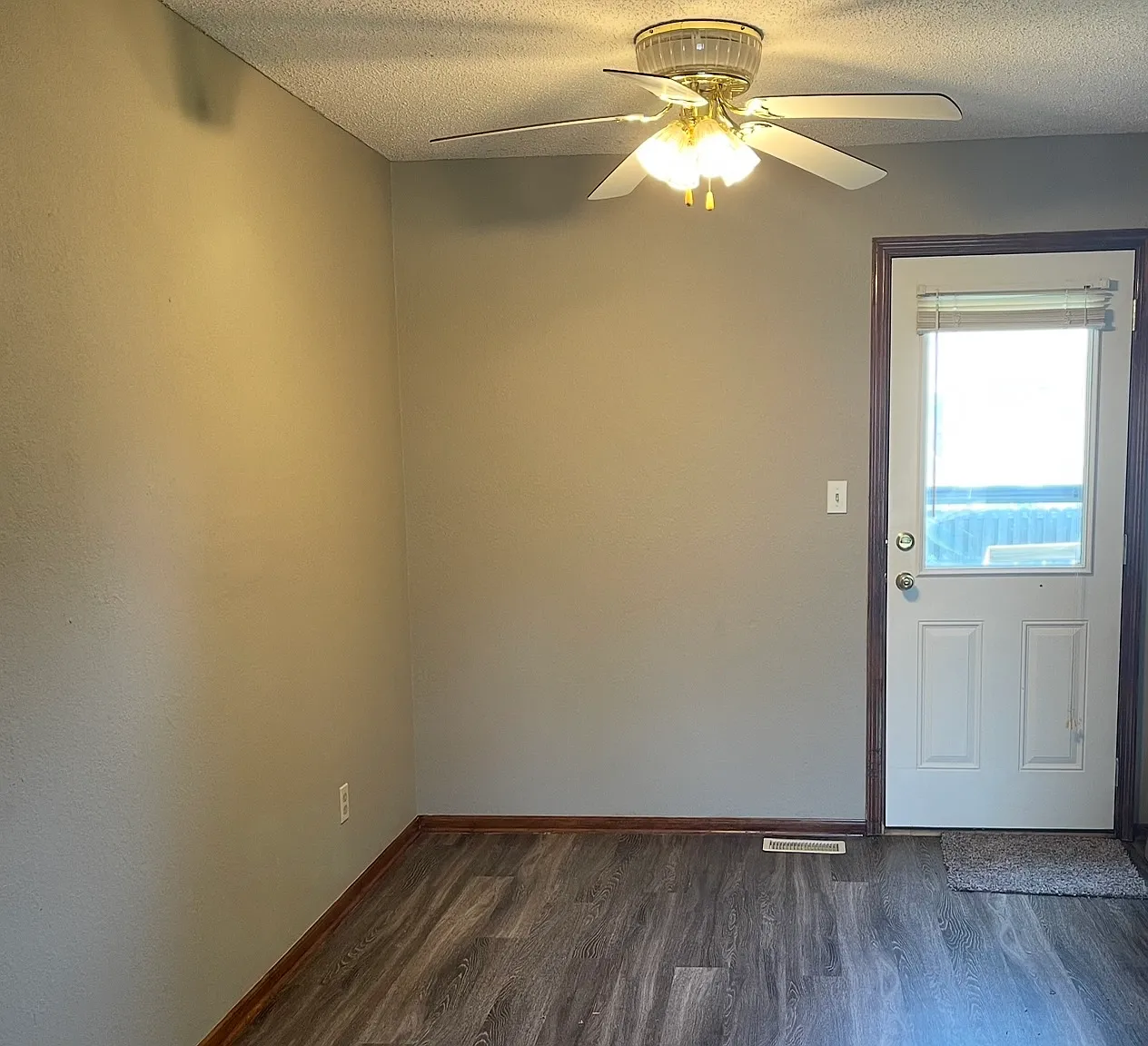 2 bed, 1.5 bath, 1053 sqft, $1,150 — Photo 4