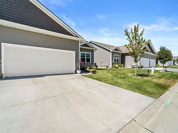 2nd image of 820 Pinehurst Way
