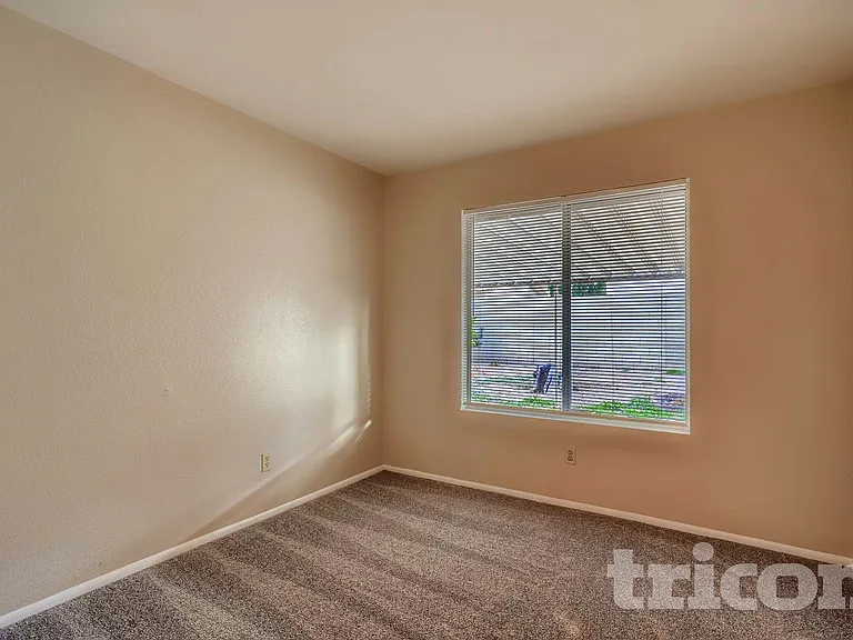 1705 E Carter Rd — Photo 8
