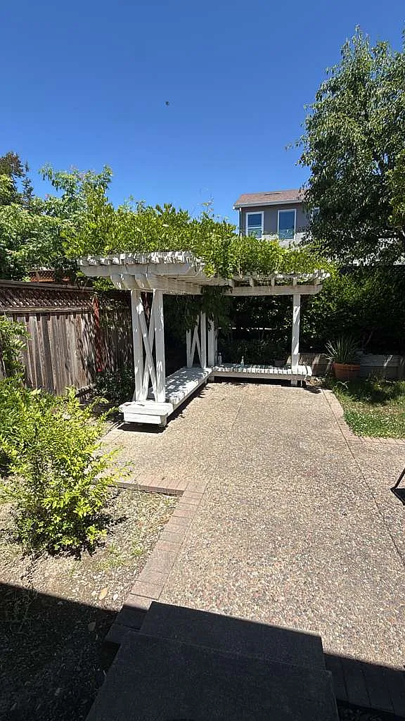 3 bed, 1374 sqft, $3,600 — Photo 3