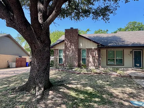3013 Clover Ln Photo 1