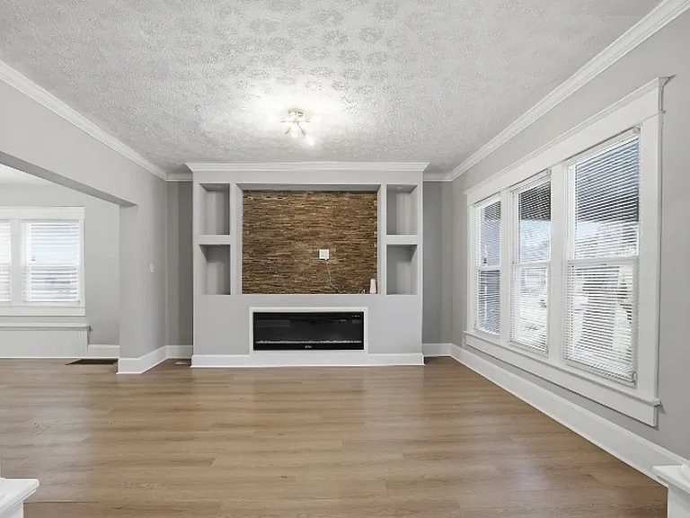 931 N Oakland Ave — Photo 8