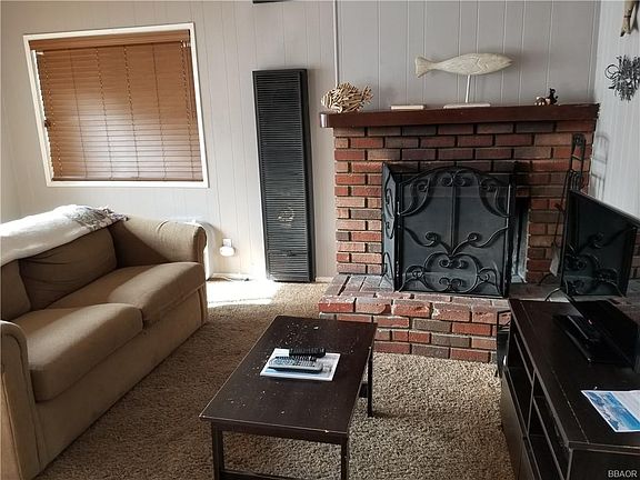 4th image of 692 Poppy Way