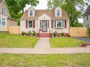 32 Skitchewaug St, Windsor, CT 06095