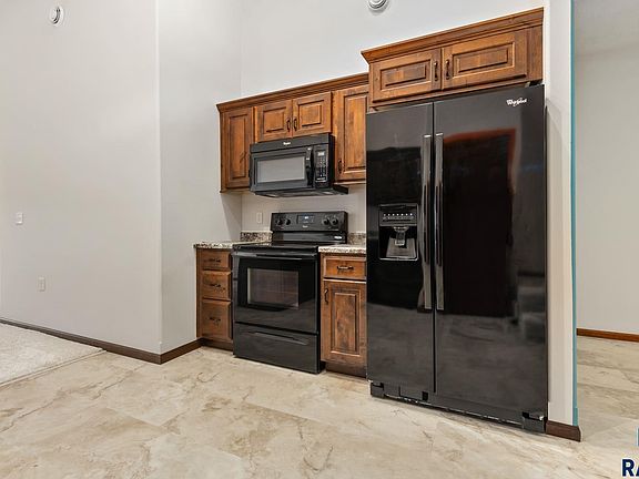 3rd image of 811 E El Dorado Ct