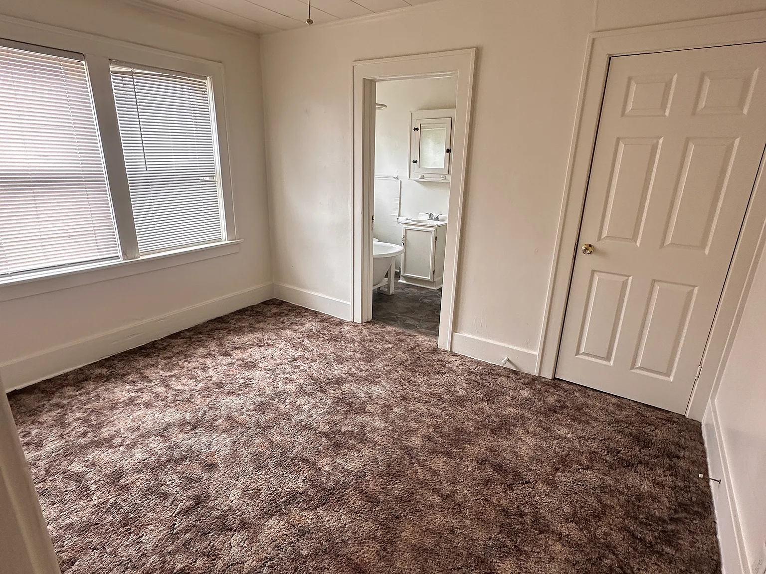 2 bed, $600 — Photo 2