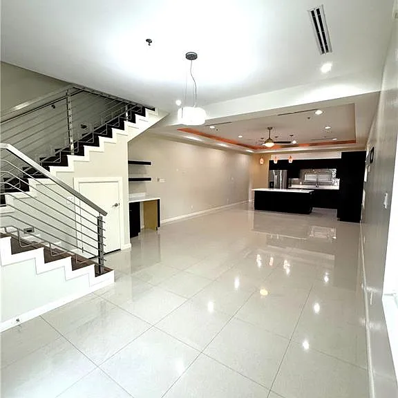 3006 S L Ln #4 — Photo 3