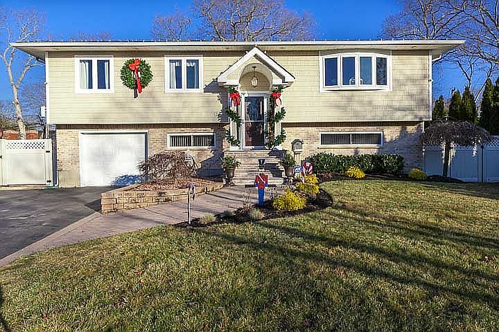 1st image of 17 Seaver Ln