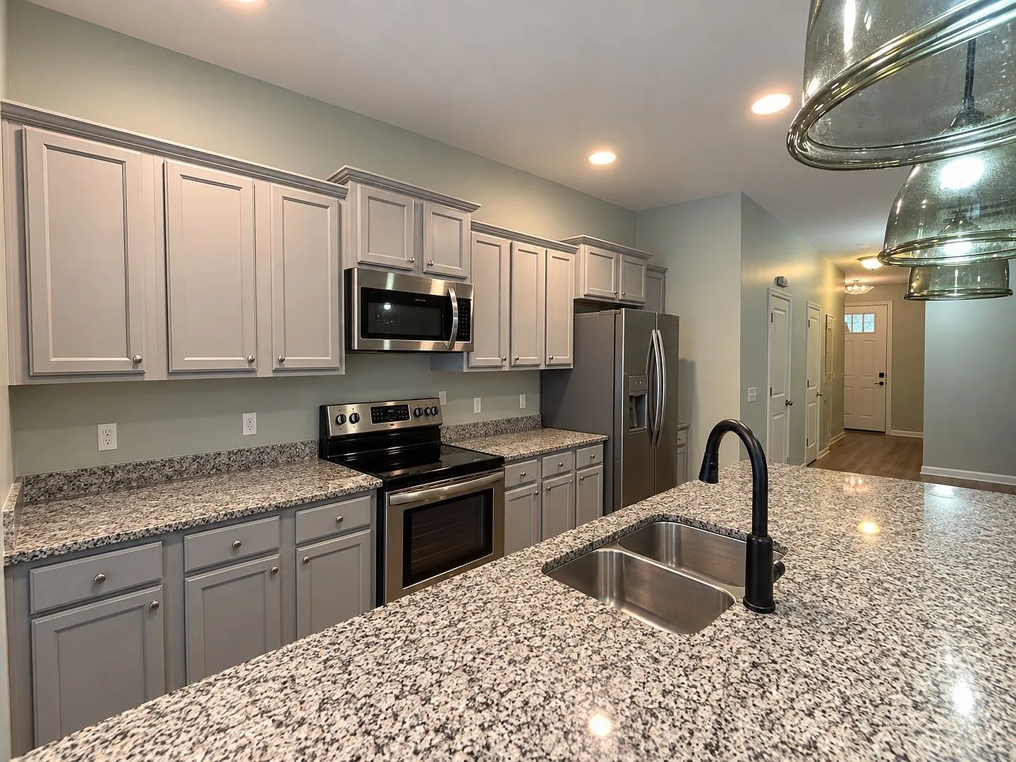 3 bed, 2.5 bath, 1464 sqft, $2,200 — Photo 4