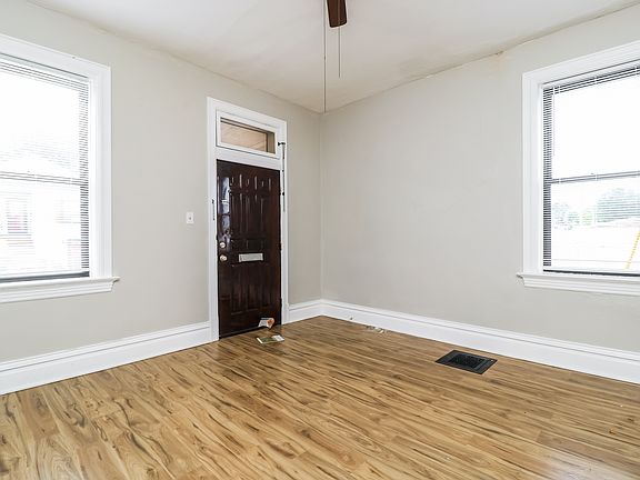 3rd image of 4961 Tiemann Ave