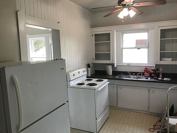 3rd image of 503 Cedar Crest Ct