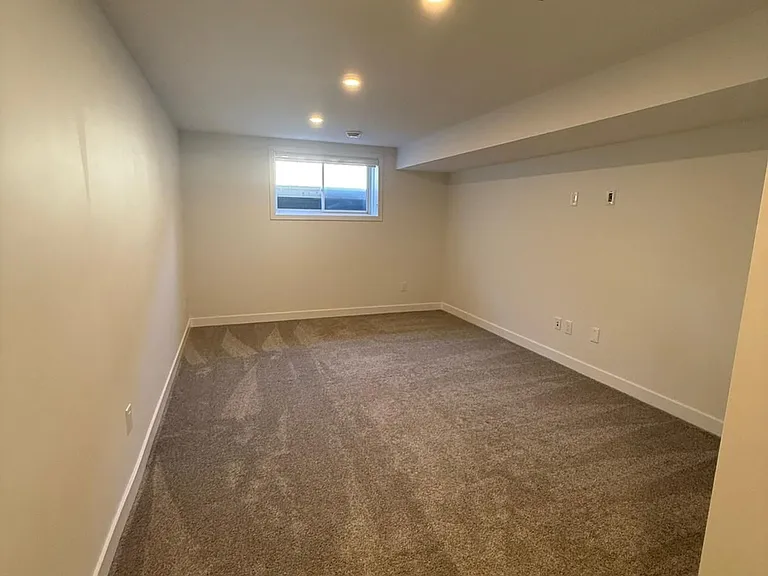 92 Longworth Ave — Photo 43