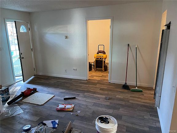 3rd image of 41862 Park Ave