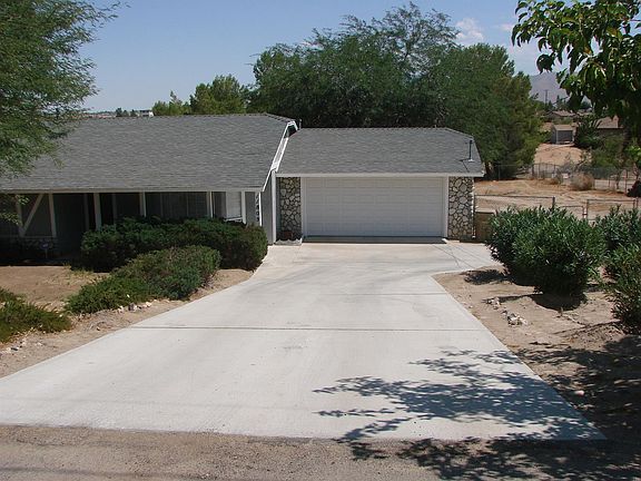 3rd image of 11809 Jacaranda Ave