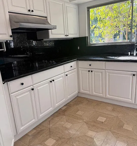 223 S Lasky Dr — Photo 11