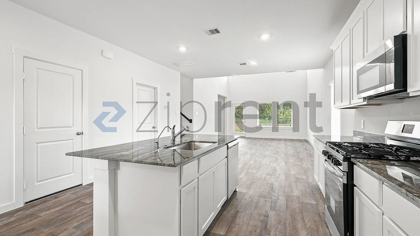 5 bed, 3.5 bath, 2500 sqft, $2,750 — Photo 4