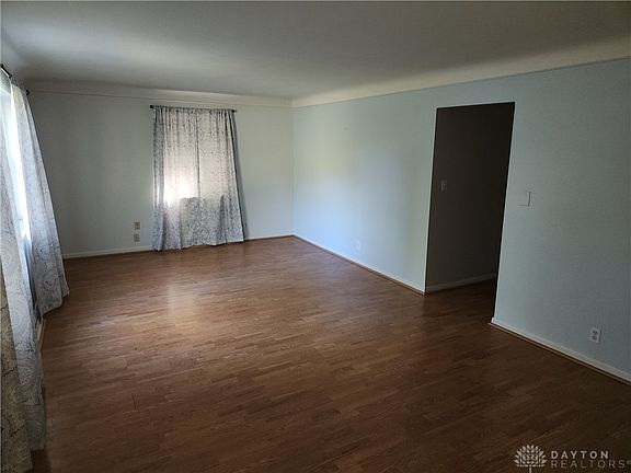 4th image of 524 Iris Ln