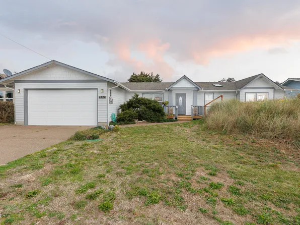 1617 NW Oceanic Loop, Waldport, OR 97394