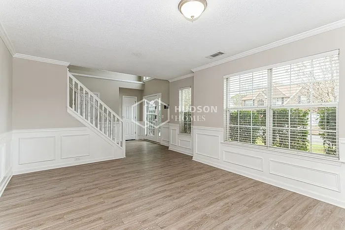 515 Gonzaga Cir — Photo 4