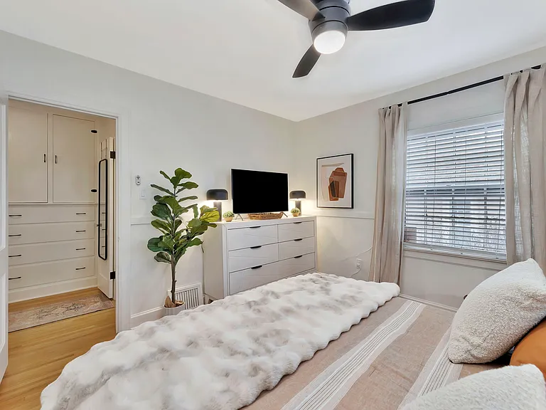 427 N Battin Ave — Photo 53