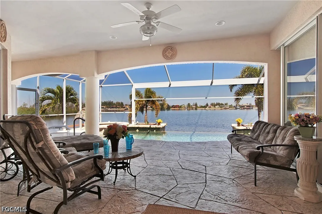 3 bed, 2.5 bath, 2906 sqft, $7,470 — Photo 3